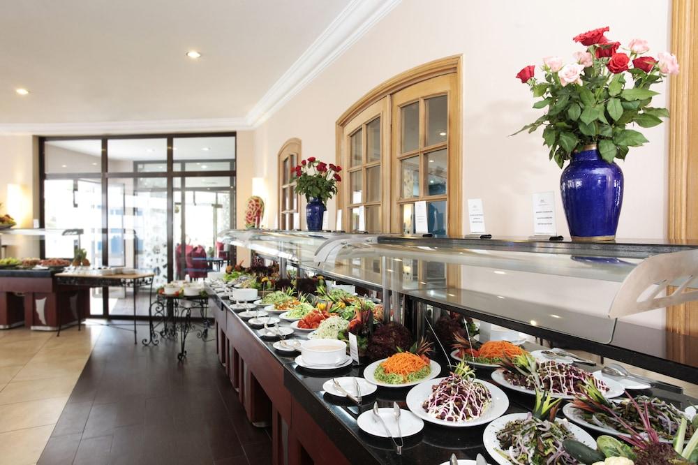 אגאדיר Tui Suneo Kenzi Europa מראה חיצוני תמונה A buffet at a hotel