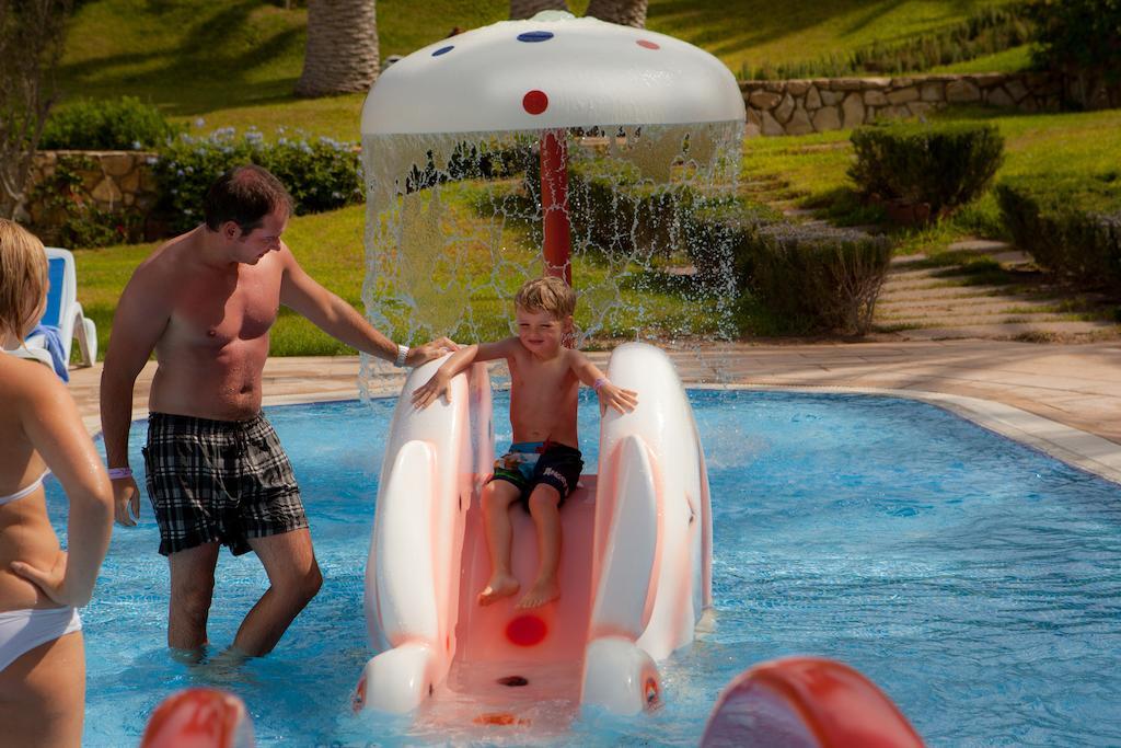 אגאדיר Tui Suneo Kenzi Europa מראה חיצוני תמונה A child on a water slide